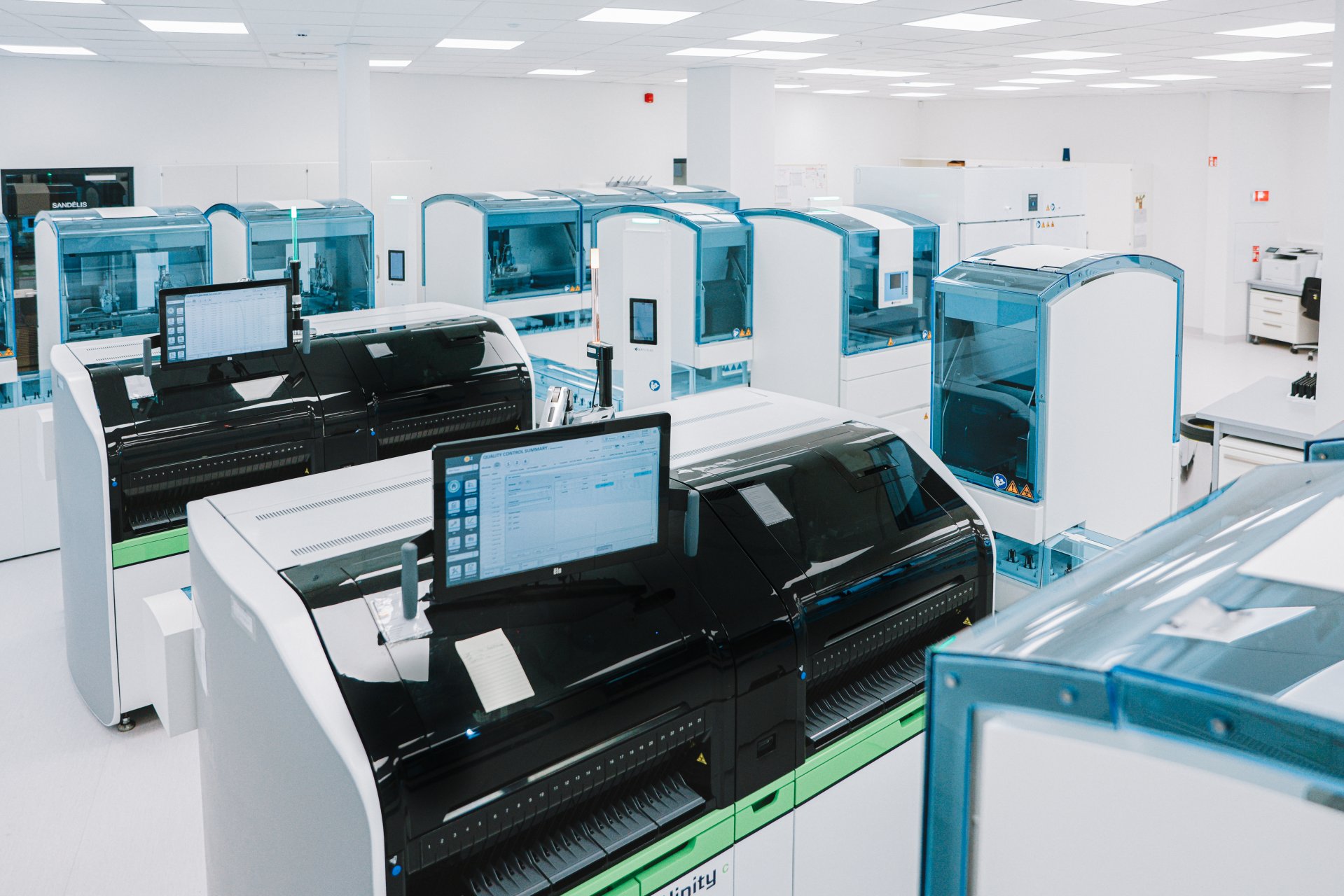 Moderni InMedica laboratorija su automatizuotais analizatoriais